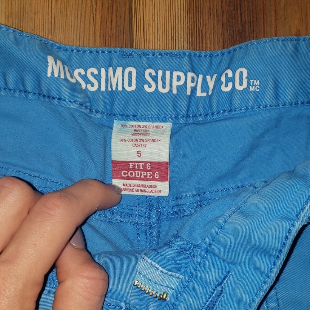 Shorts - Picture 2 of 3